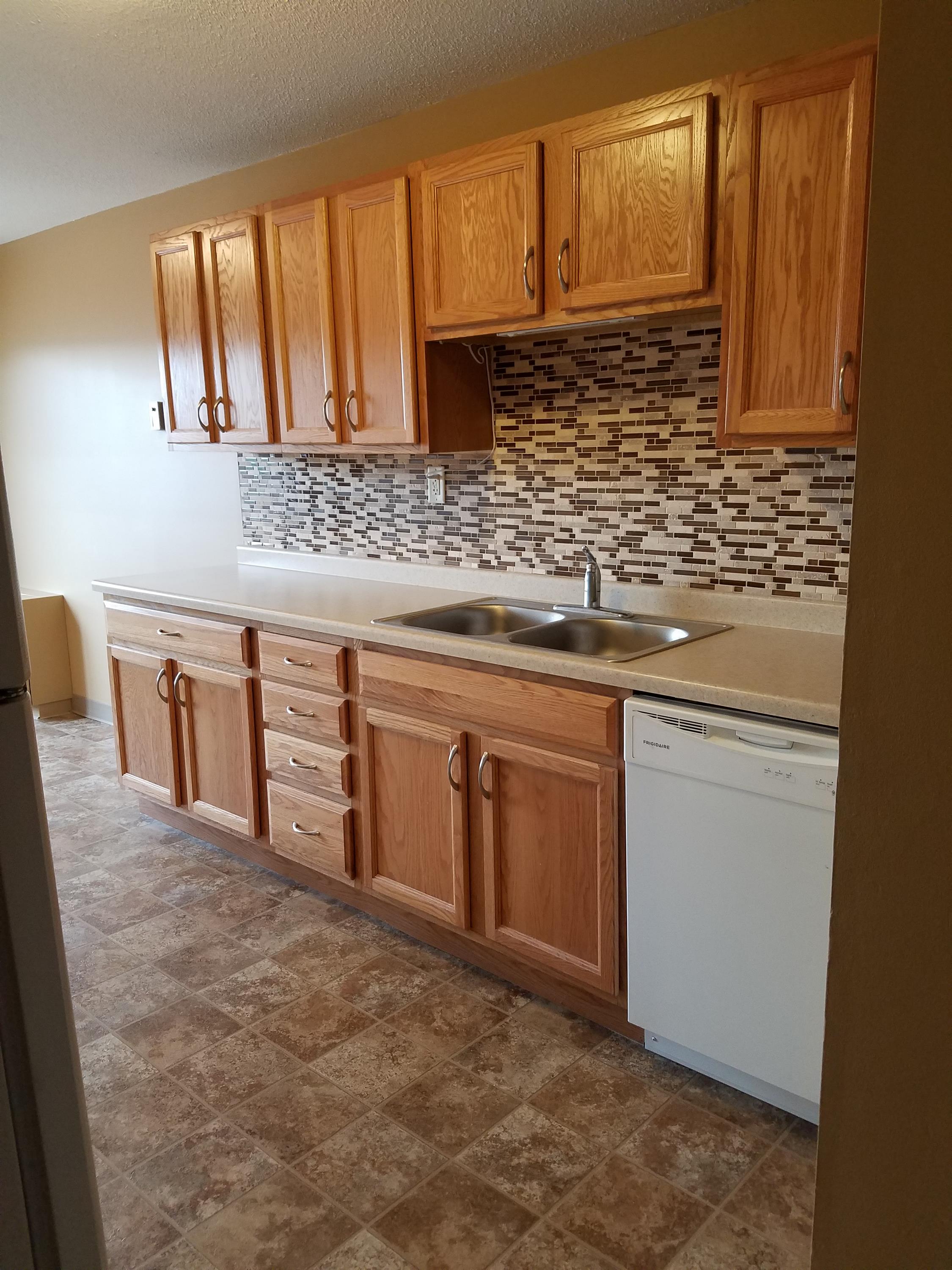 600 Graham Ave - 302